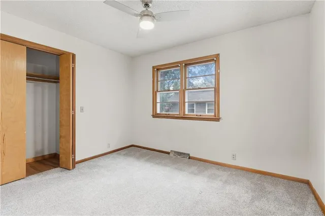 $378,000 | 610 North Shore Drive, Lake Waukomis, MO 64151