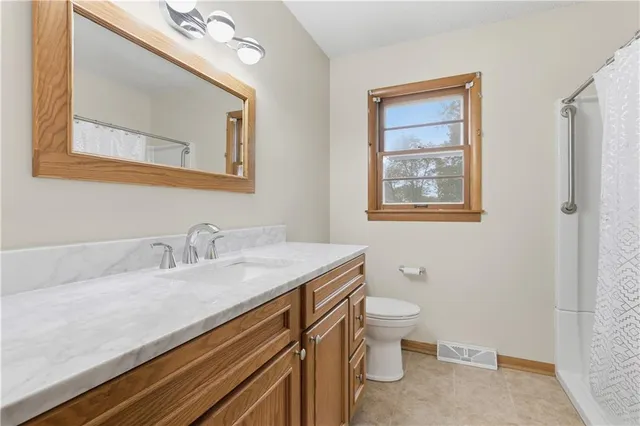 $378,000 | 610 North Shore Drive, Lake Waukomis, MO 64151