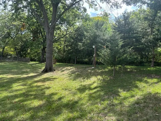 $378,000 | 610 North Shore Drive, Lake Waukomis, MO 64151