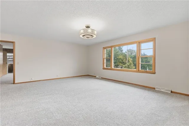 $378,000 | 610 North Shore Drive, Lake Waukomis, MO 64151