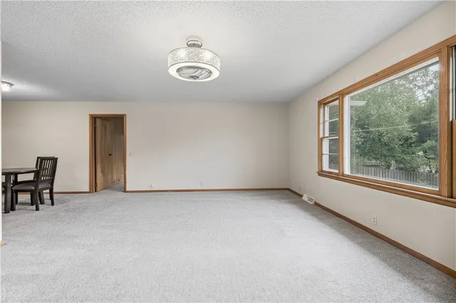 $378,000 | 610 North Shore Drive, Lake Waukomis, MO 64151