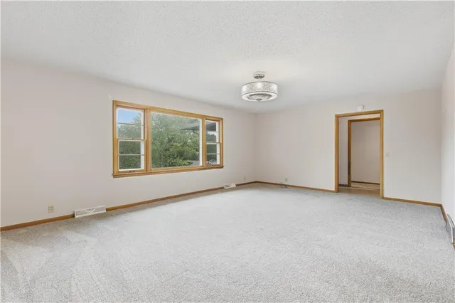 $378,000 | 610 North Shore Drive, Lake Waukomis, MO 64151