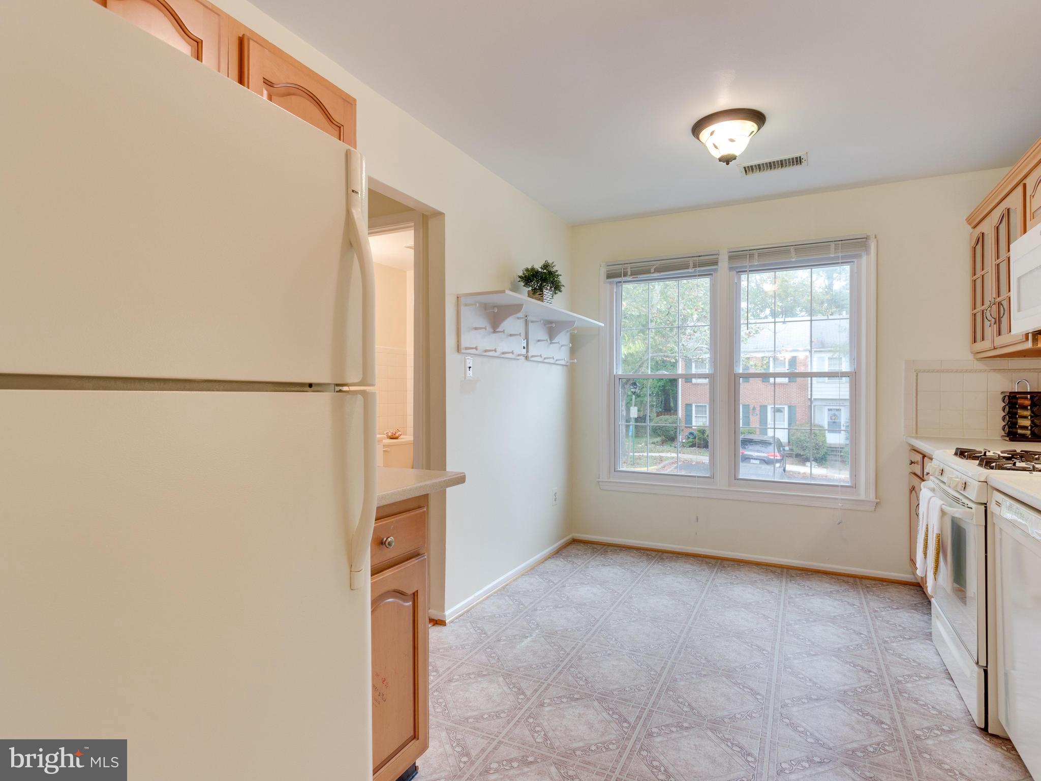 9533 Burdett Road Burke, VA 22015 - Photo 14 of 30 Kitchen