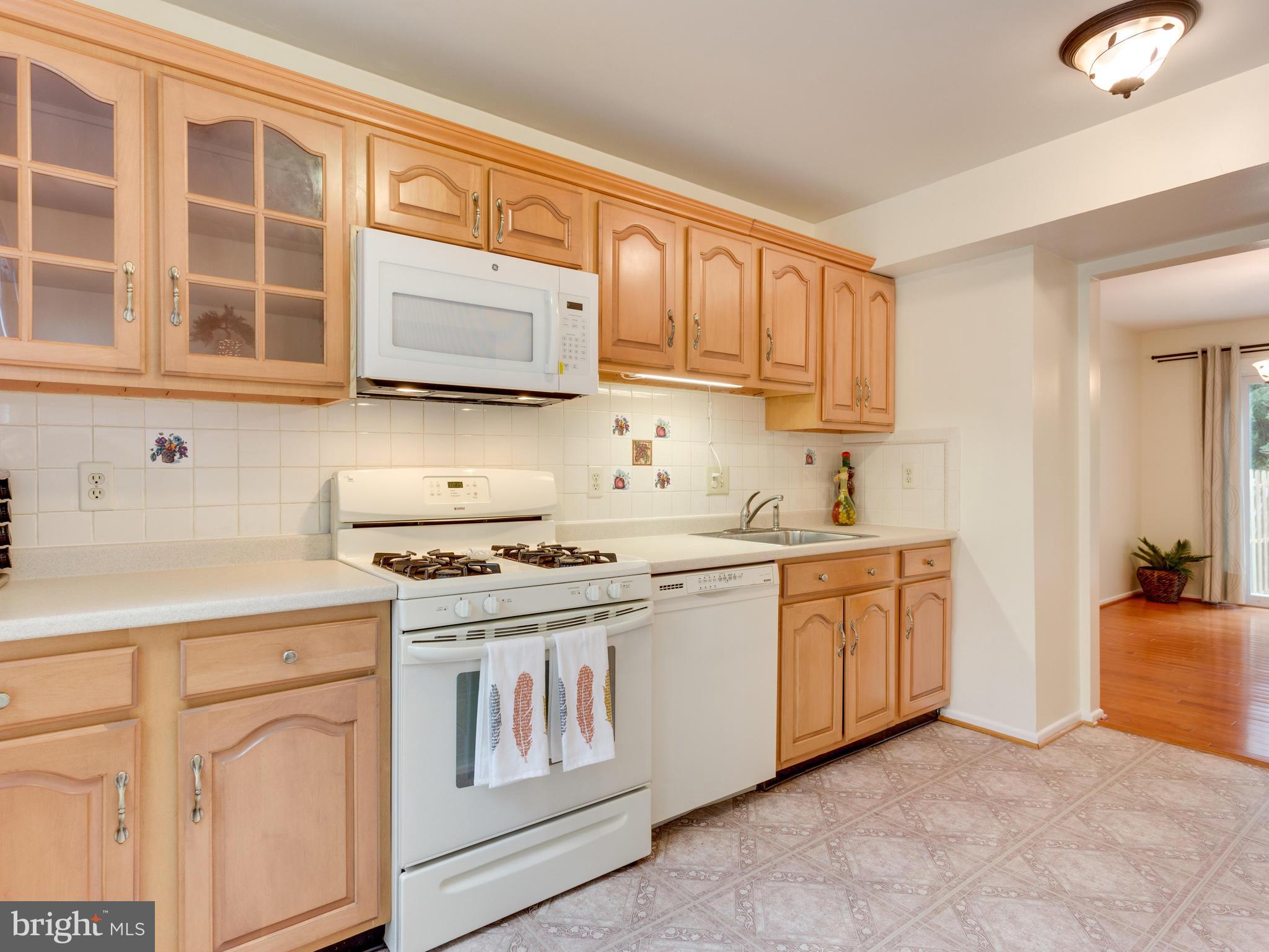9533 Burdett Road Burke, VA 22015 - Photo 3 of 30 Kitchen