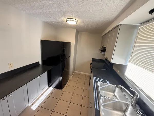 $1,300 | 131 West Perry Lane, Englewood, FL 34223