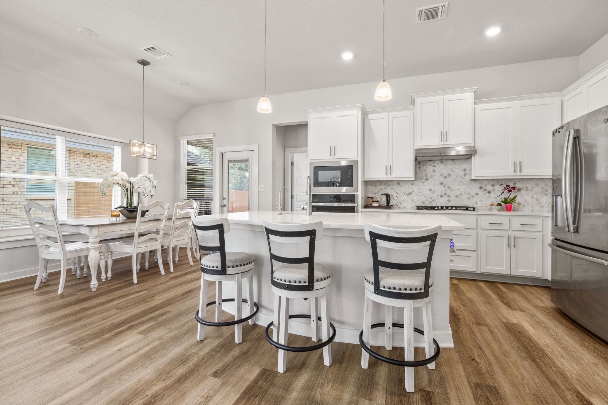 1006 Summer Glen Georgetown, TX 78628 - Photo 17 of 40 The open kitchen layout is built for entertaining, allowing for an easy flow between the cooking area, the large island seating, and the dining space