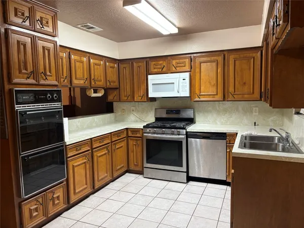 $229,900 | 415 Zinn Drive, Crosby, TX 77532