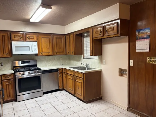 $229,900 | 415 Zinn Drive, Crosby, TX 77532