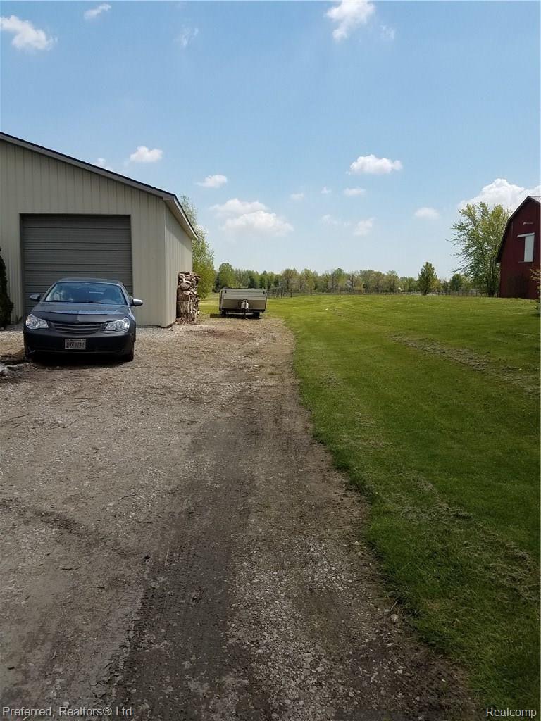 24489 Waltz Road New Boston, MI 48164 - Photo 48 of 49 sidebarn.jpg