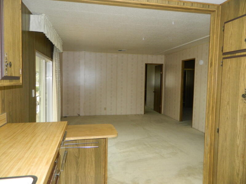 2373 Webster Road Grants Pass, OR 97526 - Photo 18 of 47 Family Room off Kitchen