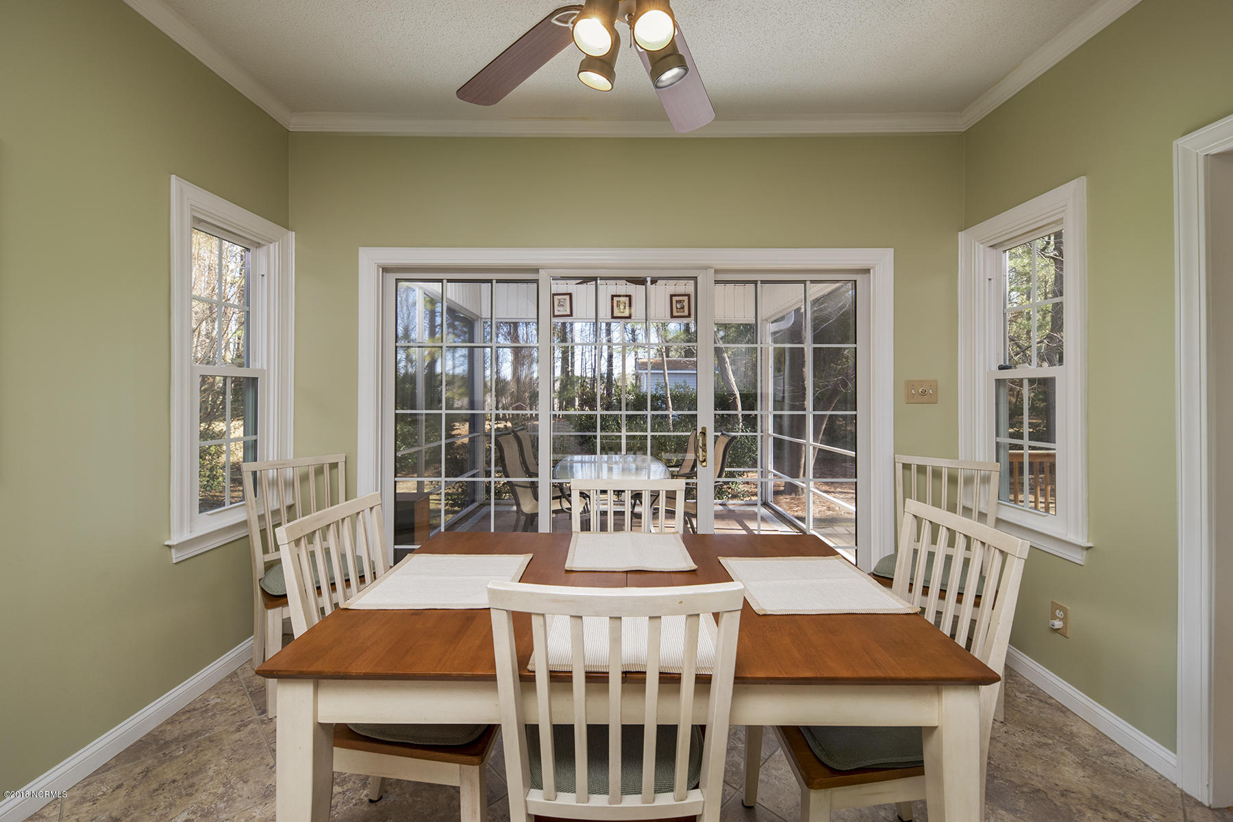 132 Geneva Road New Bern, NC 28562 - Photo 10 of 40 Breakfast Overlooking Backyard