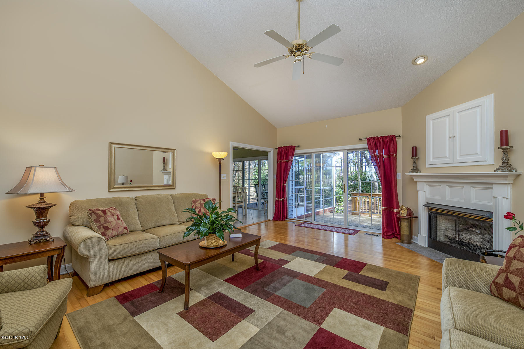 132 Geneva Road New Bern, NC 28562 - Photo 2 of 40 Breathtaking Living Room