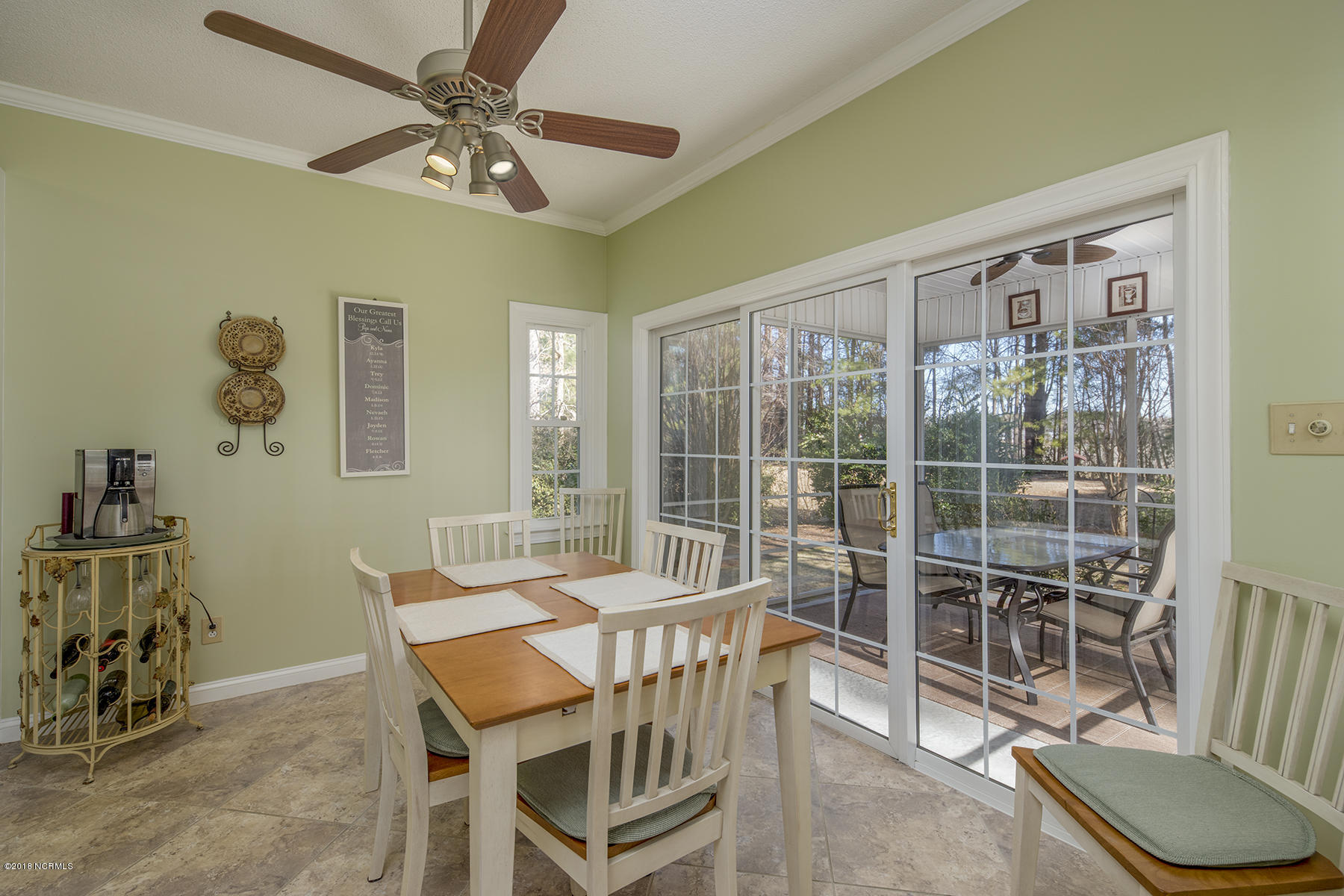 132 Geneva Road New Bern, NC 28562 - Photo 5 of 40 Cozy Breakfast Area