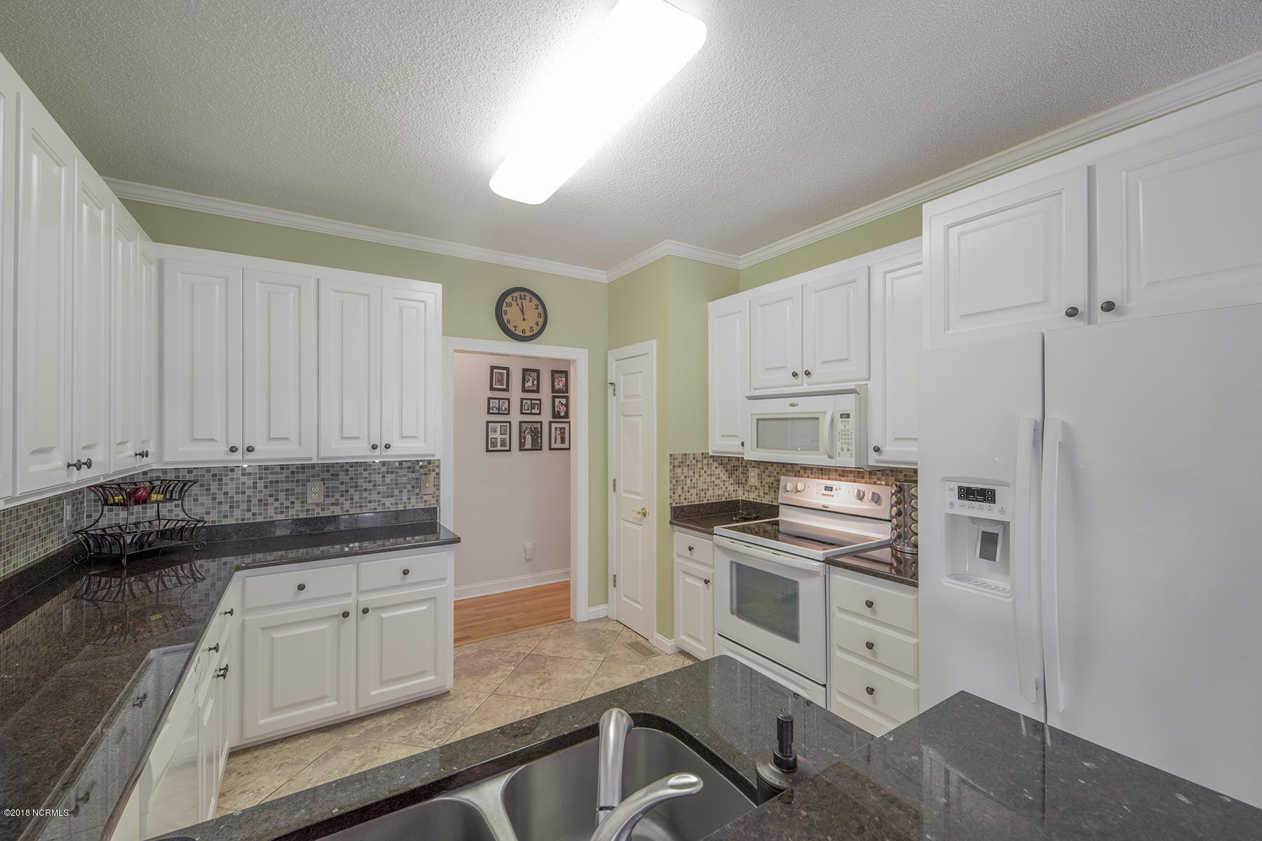 132 Geneva Road New Bern, NC 28562 - Photo 6 of 40 Ample Kitchen Space