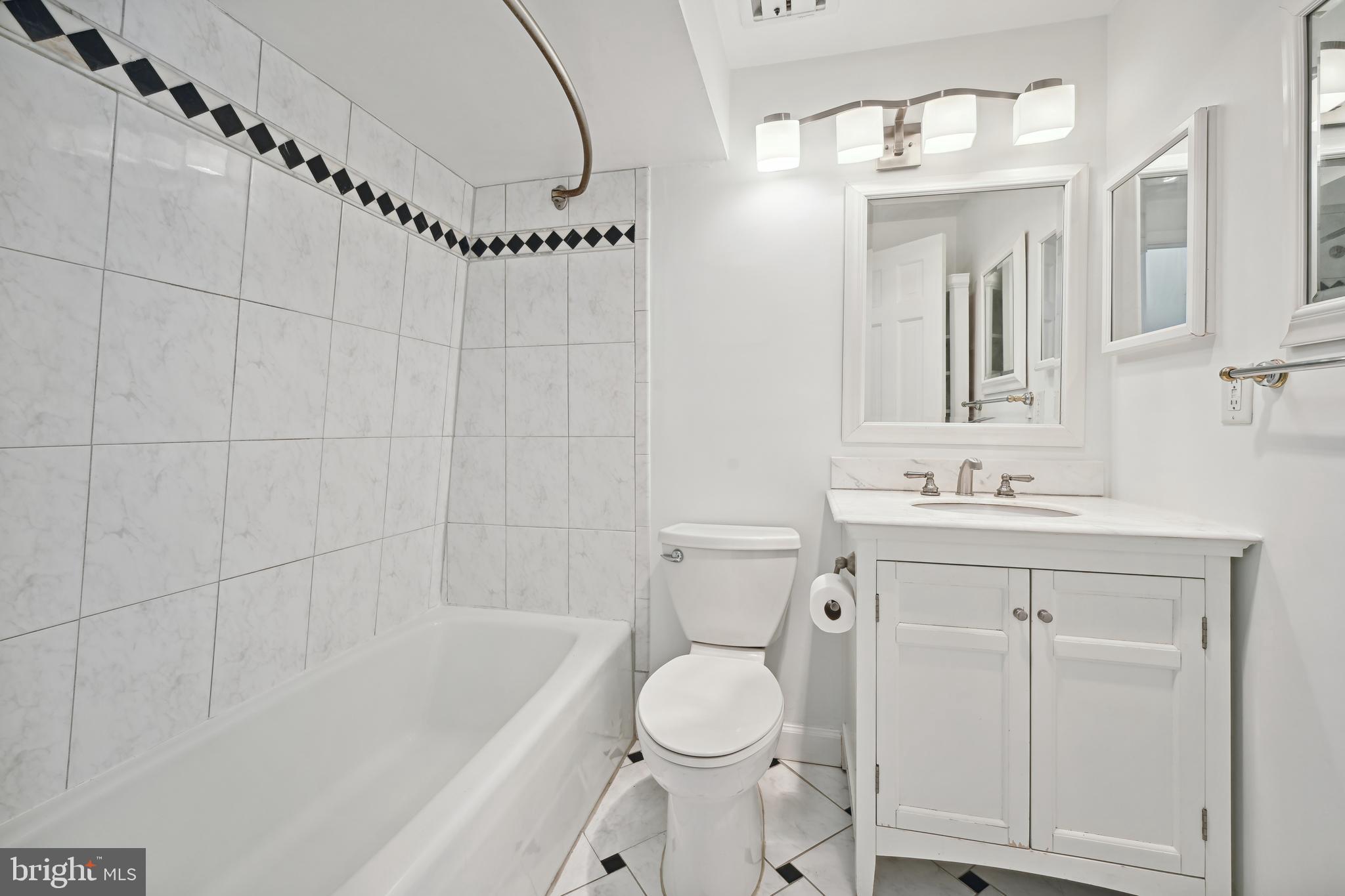2111 O Street Northwest, Unit B Washington, DC 20037 - Photo 16 of 23