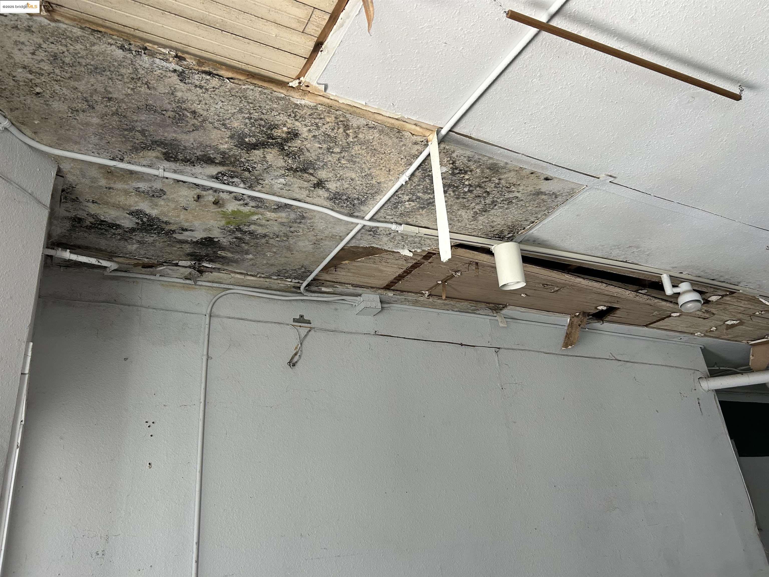 39 Main Street Isleton, CA 95641 - Photo 11 of 29 a view of entryway