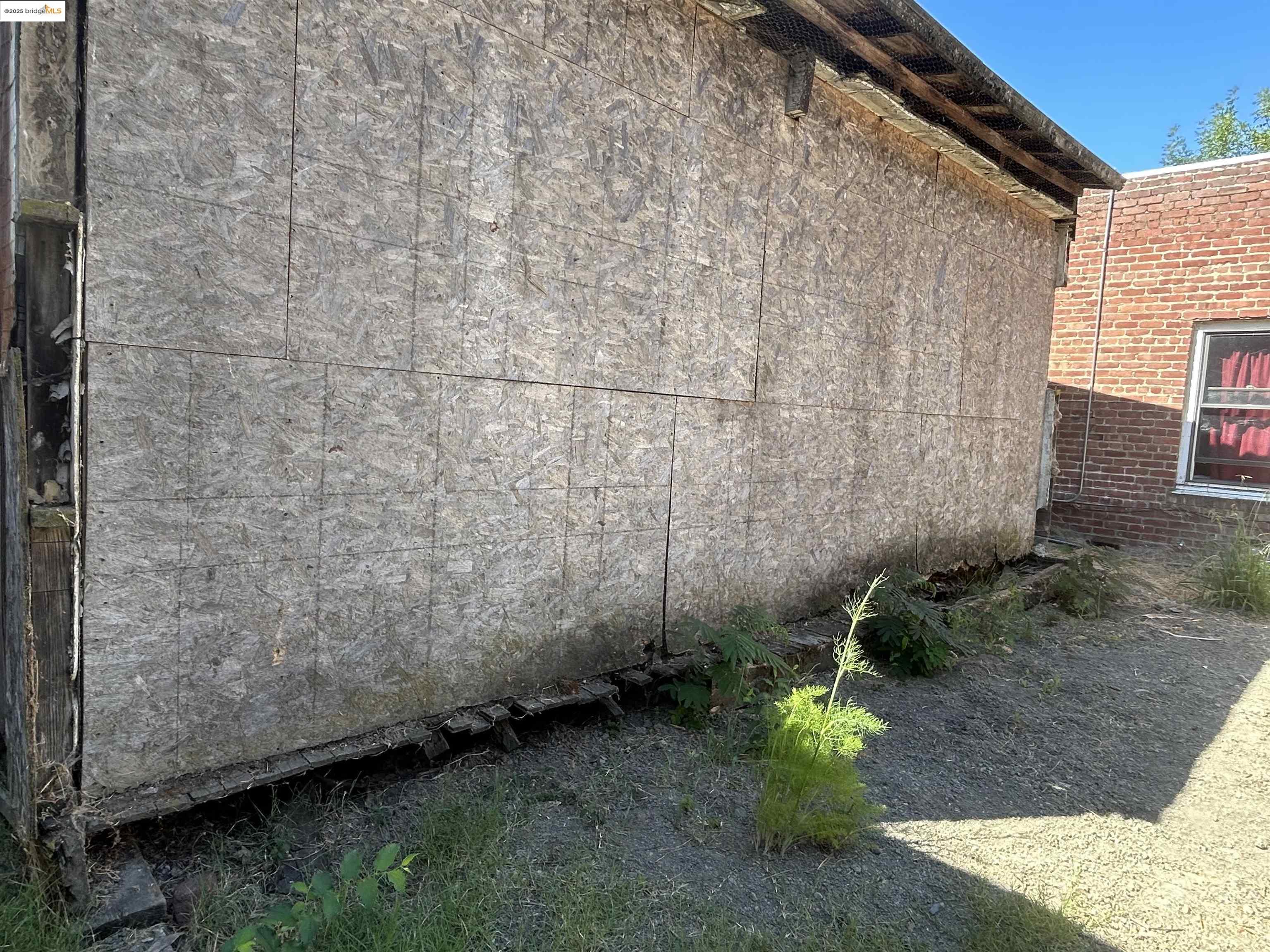 39 Main Street Isleton, CA 95641 - Photo 28 of 29 a backyard of a house