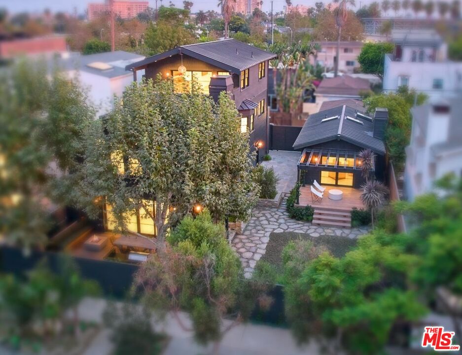 564 Rialto Avenue Venice, CA 90291 - Photo 2 of 49