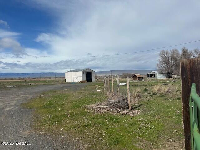 3140 Barkes Road Harrah, WA 98933 - Photo 3 of 3 a backyard of a house with lots of green space