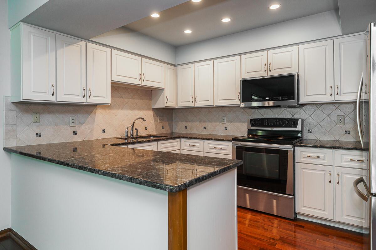 2198 Sandston Road Columbus, OH 43220 - Photo 9 of 39 New Microwave