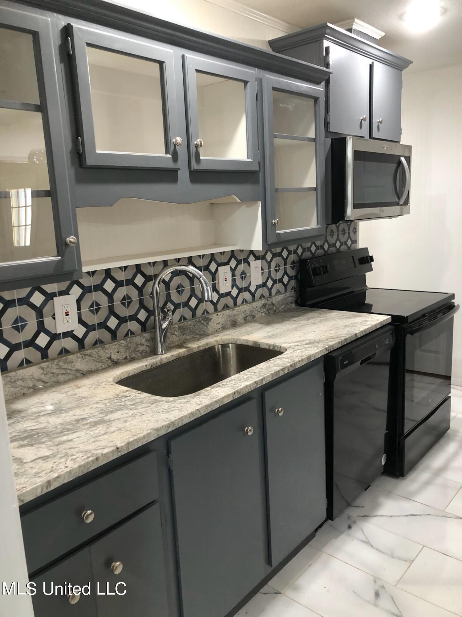 15517 Big Ridge Road Biloxi, MS 39532 - Photo 3 of 16 BR- Kitchen- range