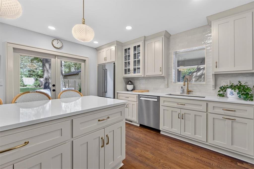 6848 Edgevale Road Kansas City, MO 64113 - Photo 10 of 36 Gallery Image 10