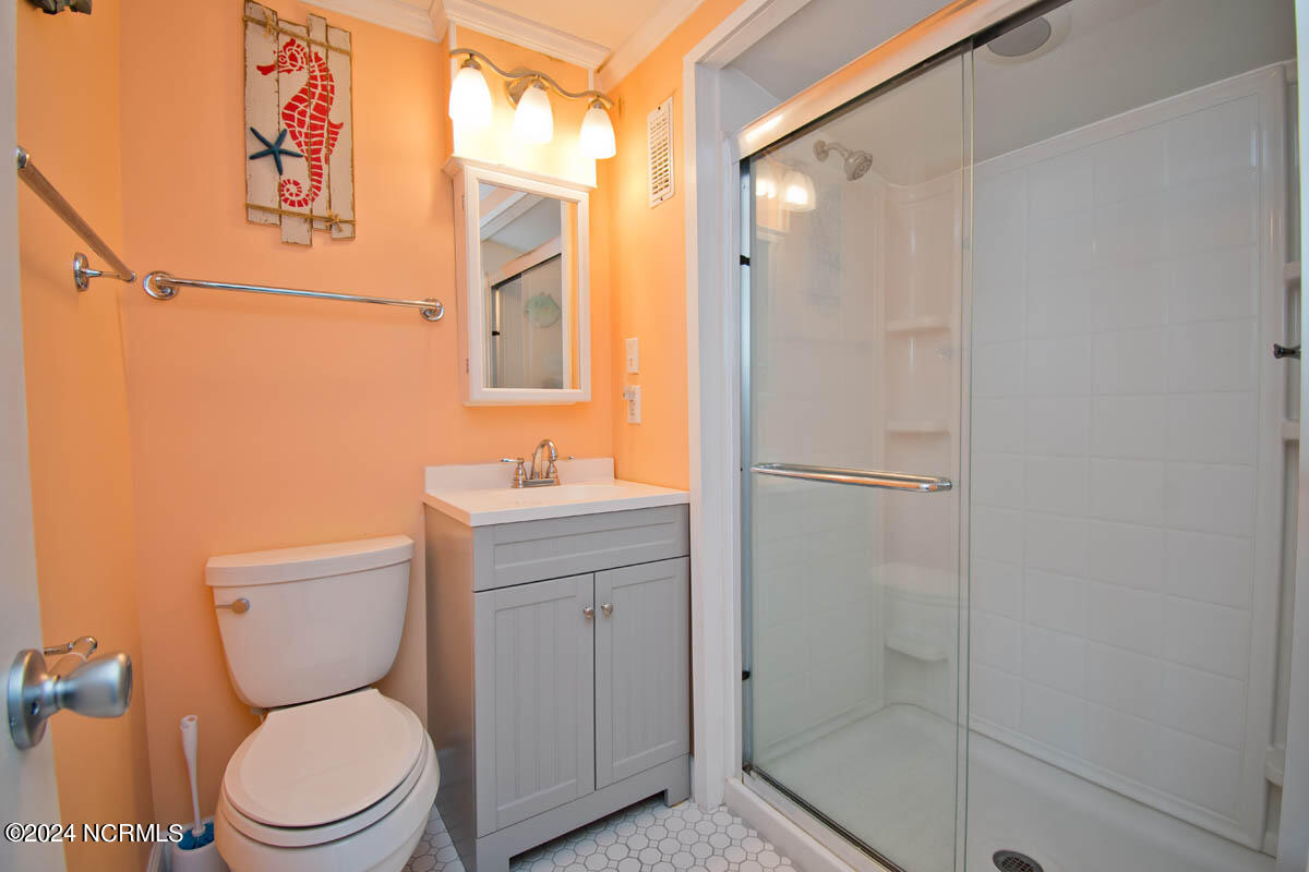 1205 Ocean Drive, Unit E & W Emerald Isle, NC 28594 - Photo 8 of 63 E master bath