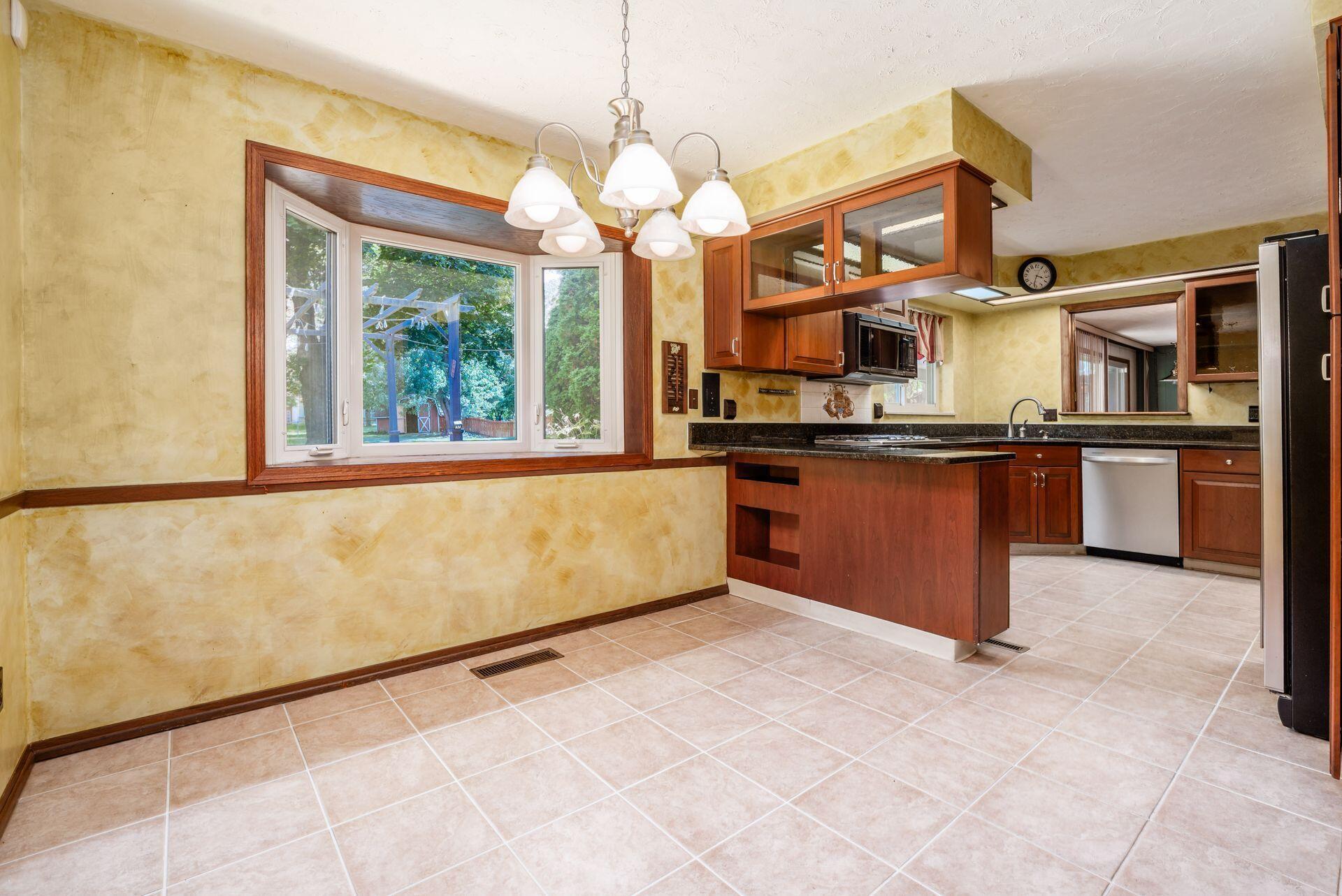 3419 Ridgewood Drive Hilliard, OH 43026 - Photo 35 of 51 Eating Space in Kitchen