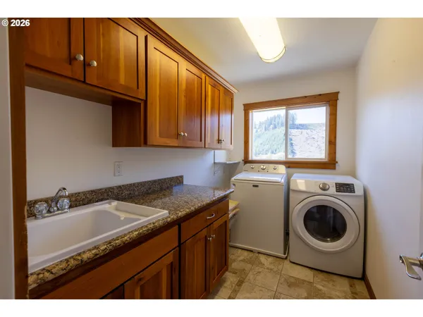 $1,100,000 | 33678 Marys River Estates Road, Philomath, OR 97370