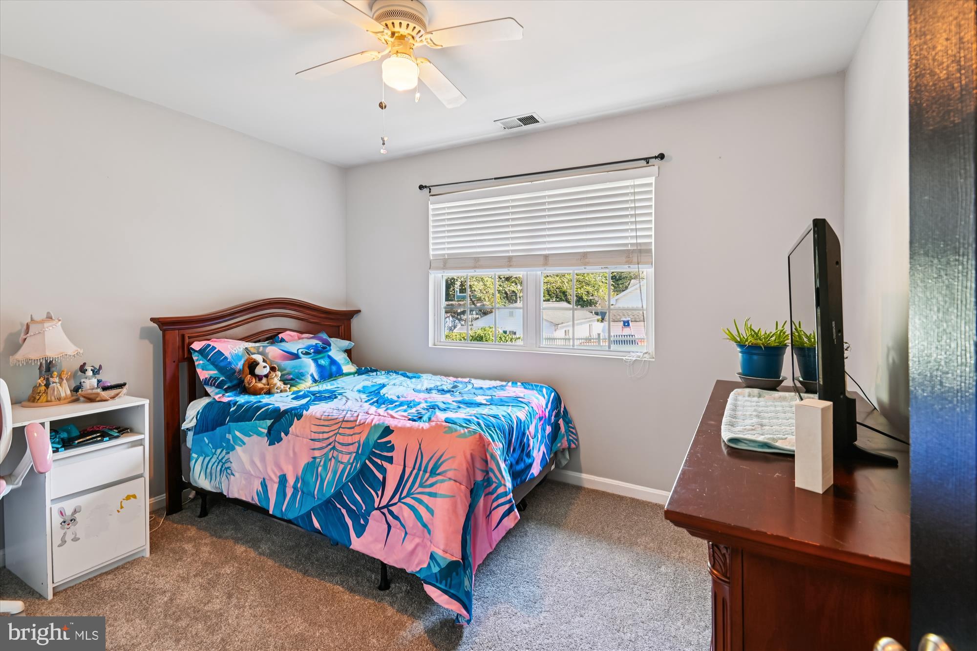 851 Annapolis Avenue Edgewater, MD 21037 - Photo 17 of 52 a bedroom with a bed and a desk