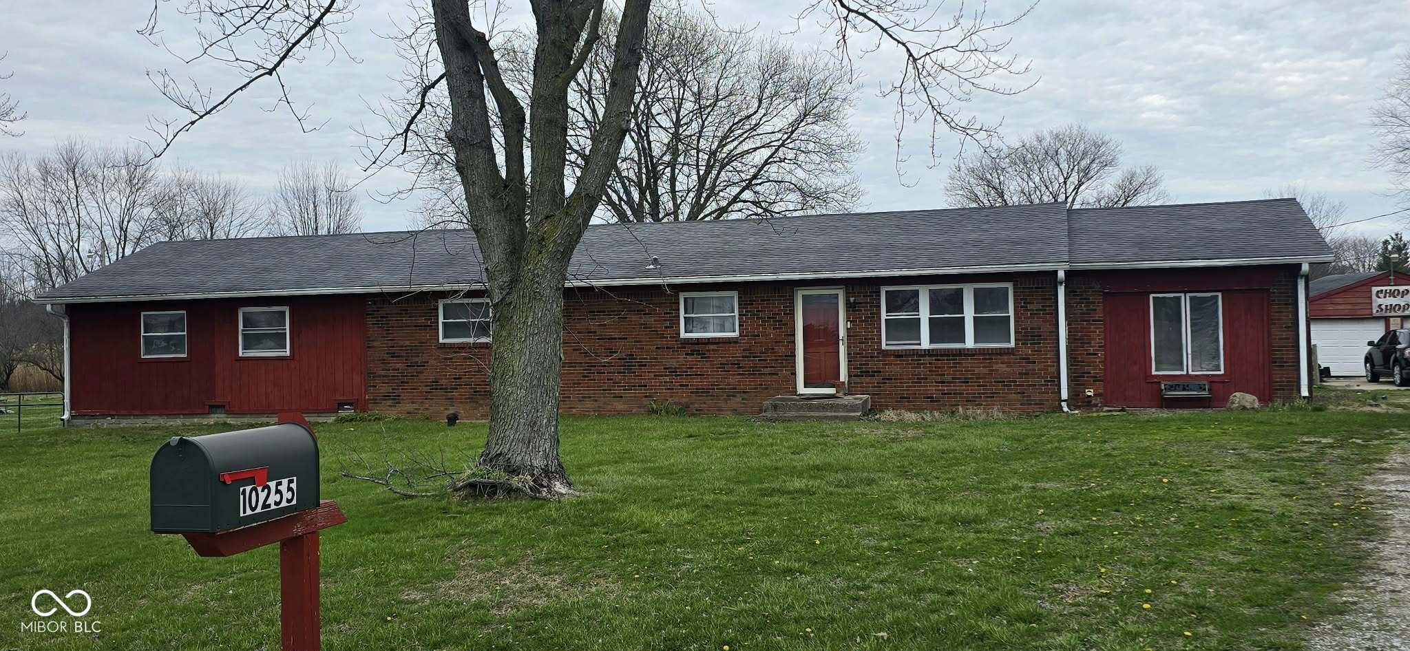 10255 Hodge Road Clayton, IN 46118 - Photo 2 of 22 Gallery Image 2