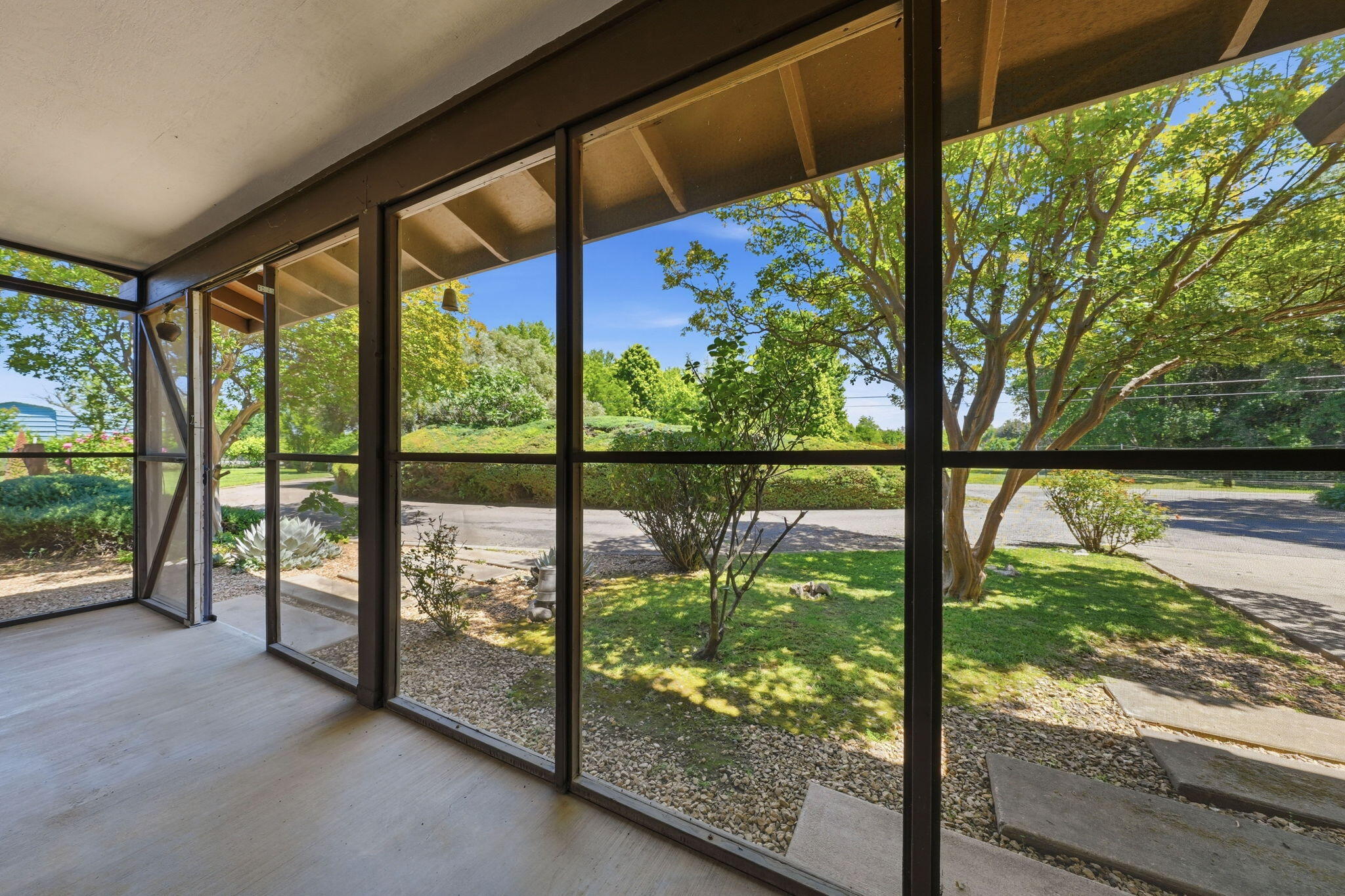 15695 Johnson Road Red Bluff, CA 96080 - Photo 5 of 53 Scrteened in Patio