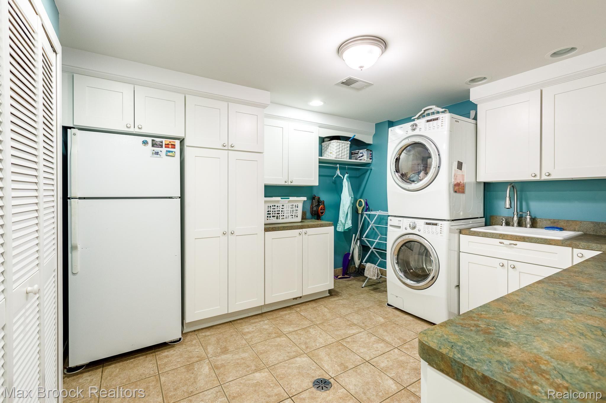 856 GreenView Court Rochester, MI 48307 - Photo 28 of 35 856 Green View Ct-29.jpg