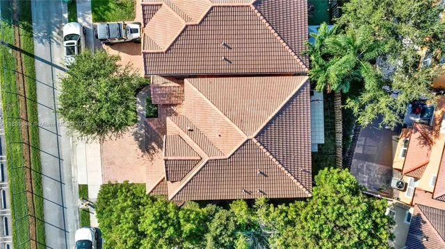 $695,000 | 8450 Northwest 113th Place, Doral, FL 33178