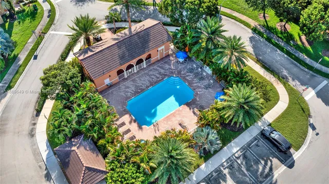 $695,000 | 8450 Northwest 113th Place, Doral, FL 33178