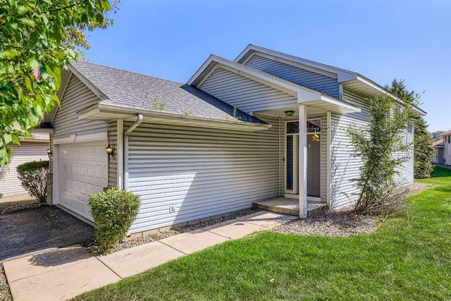 $299,900 | 25659 Forest Blvd Court, Wyoming, MN 55092