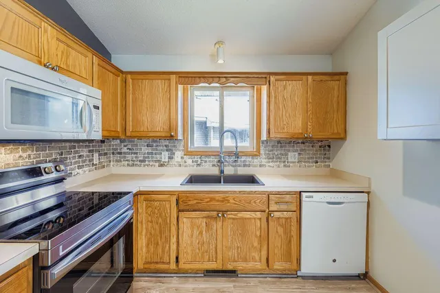 $299,900 | 25659 Forest Blvd Court, Wyoming, MN 55092