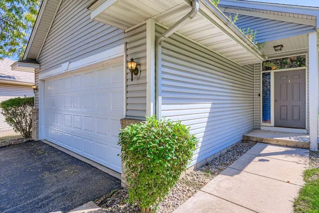 $299,900 | 25659 Forest Blvd Court, Wyoming, MN 55092