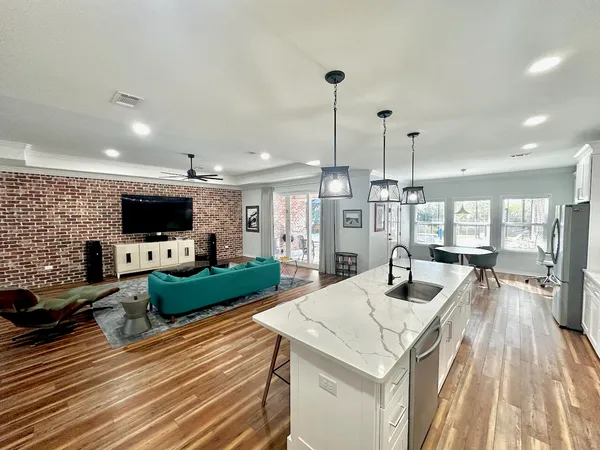 $835,000 | 335 Club House Drive East, Freeport, FL 32439