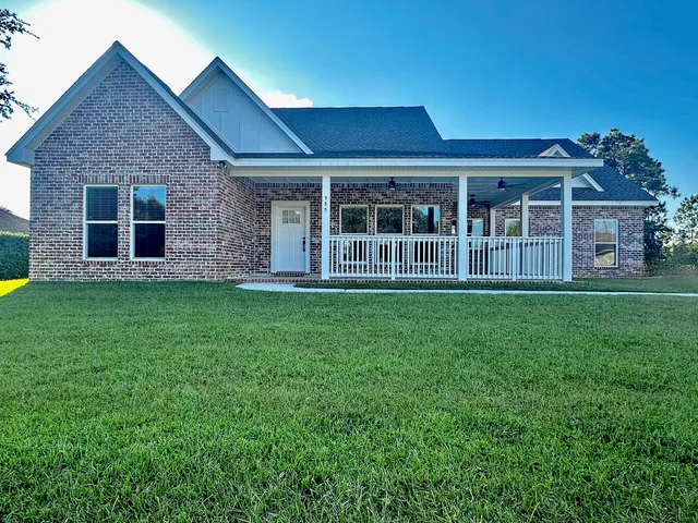 $824,995 | 335 Club House Drive East, Freeport, FL 32439