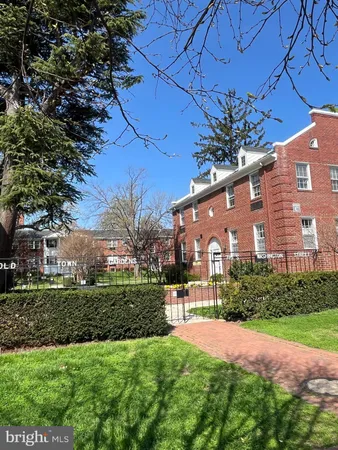 $2,350 | 715 South Washington Street, Unit C32, Alexandria, VA 22314