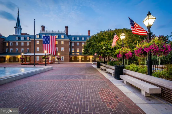 $2,350 | 715 South Washington Street, Unit C32, Alexandria, VA 22314