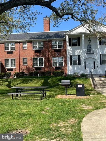 $2,350 | 715 South Washington Street, Unit C32, Alexandria, VA 22314