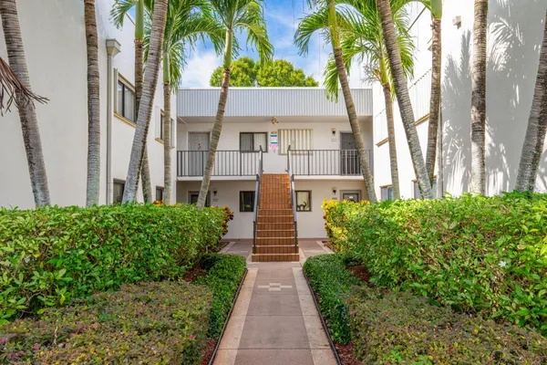 $240,000 | 15450 Pembridge Avenue, Unit 192, Delray Beach, FL 33484