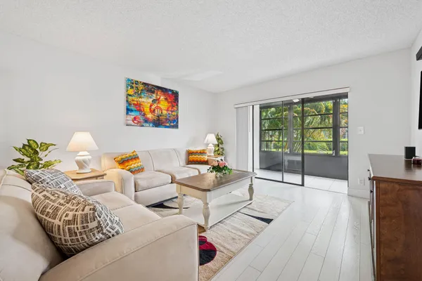 $240,000 | 15450 Pembridge Avenue, Unit 192, Delray Beach, FL 33484