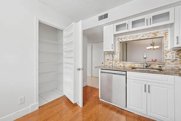 $240,000 | 15450 Pembridge Avenue, Unit 192, Delray Beach, FL 33484