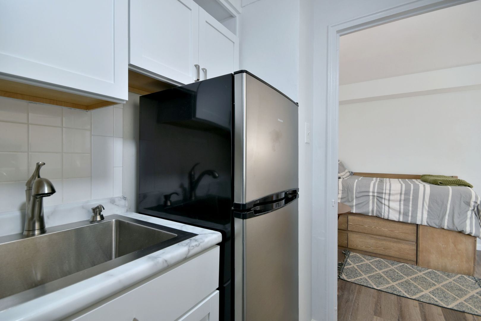 6118 North Sheridan Road, Unit 406 Chicago, IL 60660 - Photo 16 of 26 a kitchen with a refrigerator and a sink