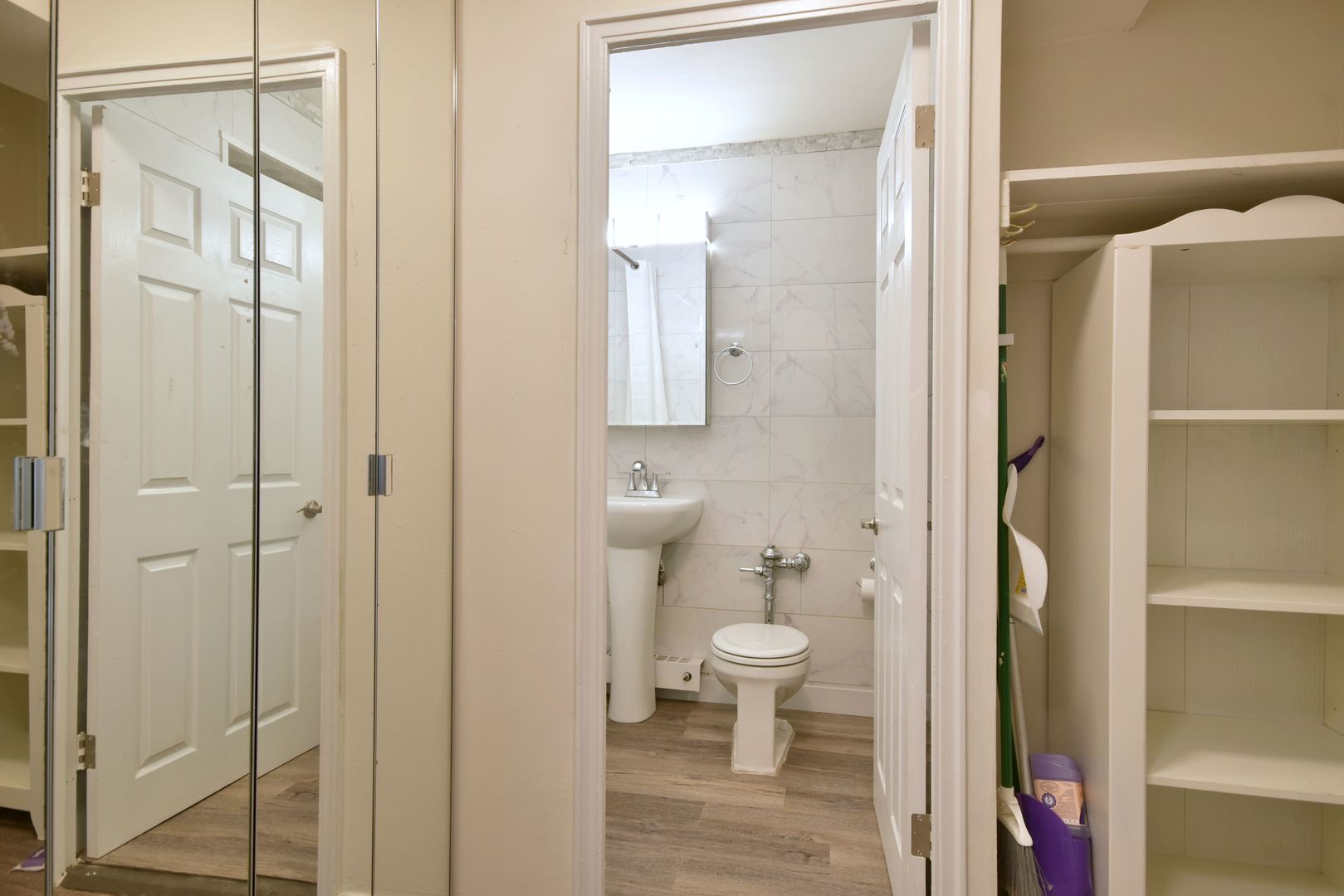 6118 North Sheridan Road, Unit 406 Chicago, IL 60660 - Photo 19 of 26 a bathroom with a toilet shower