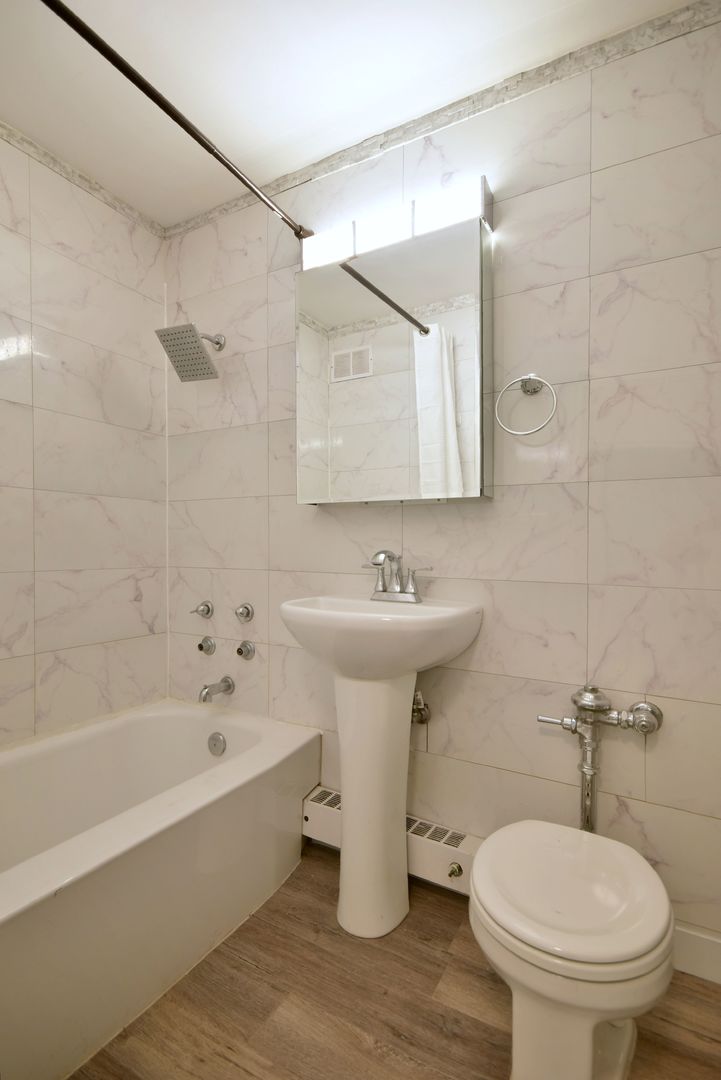 6118 North Sheridan Road, Unit 406 Chicago, IL 60660 - Photo 21 of 26 a bathroom with a sink toilet and shower