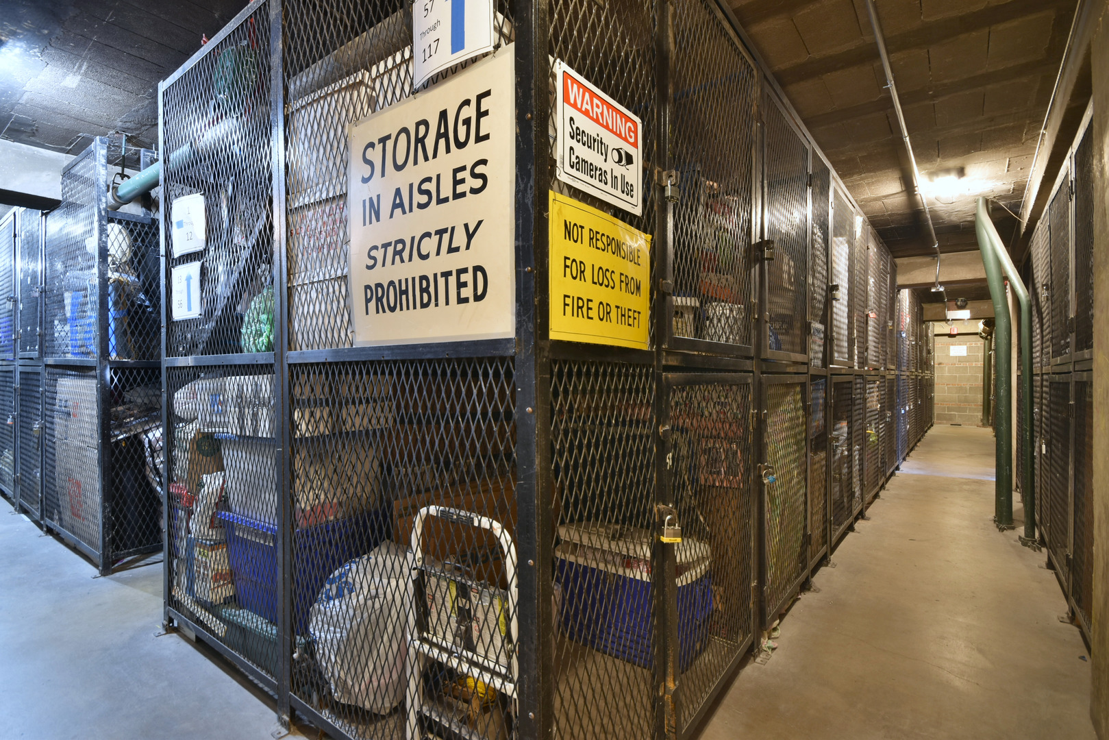 6118 North Sheridan Road, Unit 406 Chicago, IL 60660 - Photo 23 of 26 a view of a shop in a building